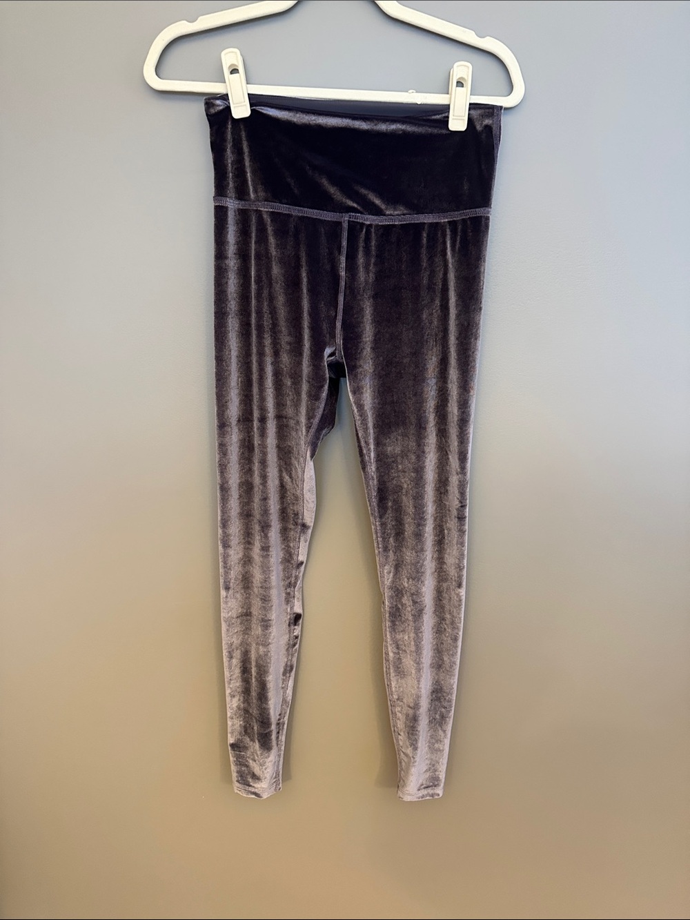 Beyond Yoga Velvet High-Rise Leggings - Purplish Gray